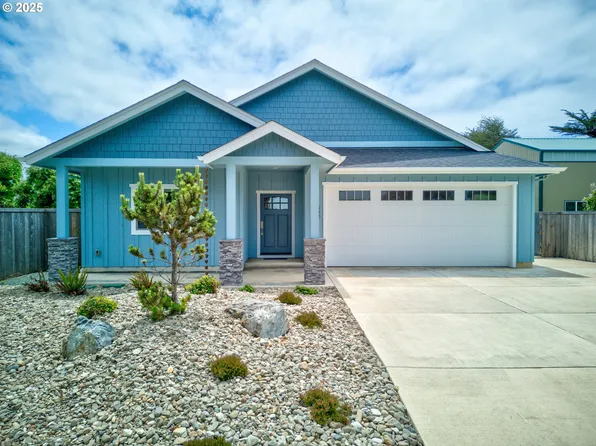 875 12th St SW, Bandon, OR 97411