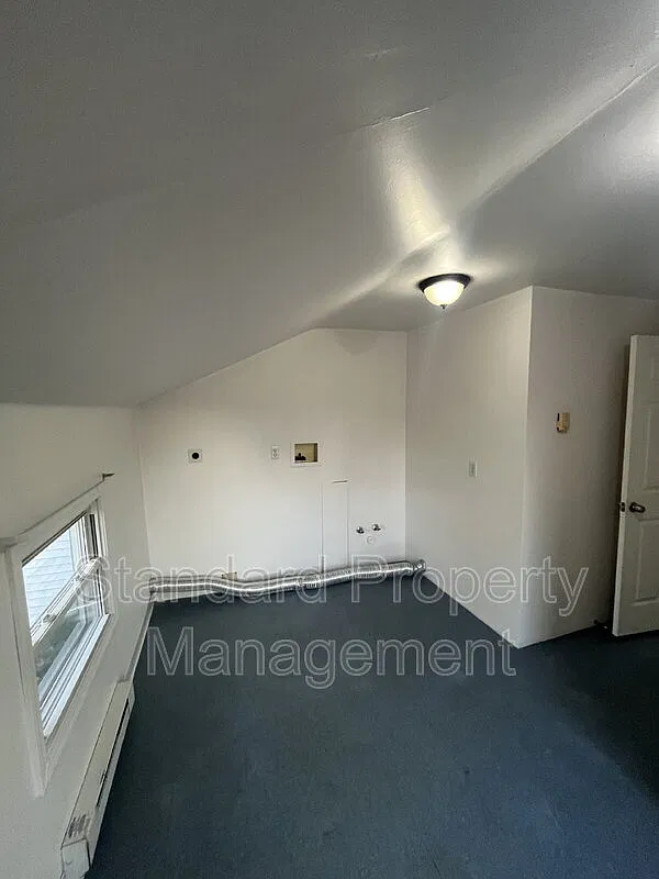 3 bed, 1.0 bath, $1,650 — Photo 4