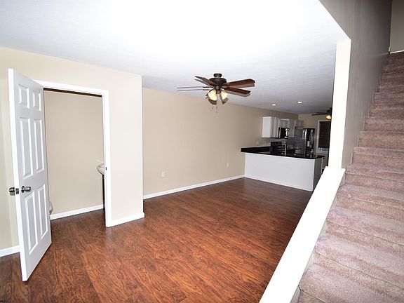 3rd image of 427 Marlowe Cir #427