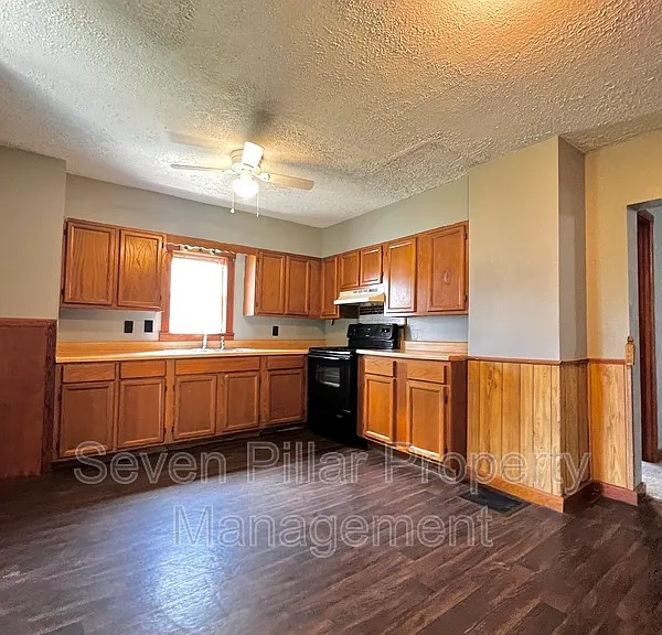 504 Martin St — Photo 14