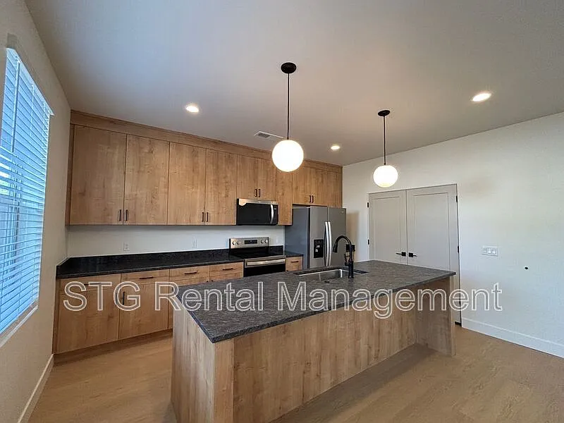 3 bed, 2.5 bath, 1785 sqft, $1,850 — Photo 4