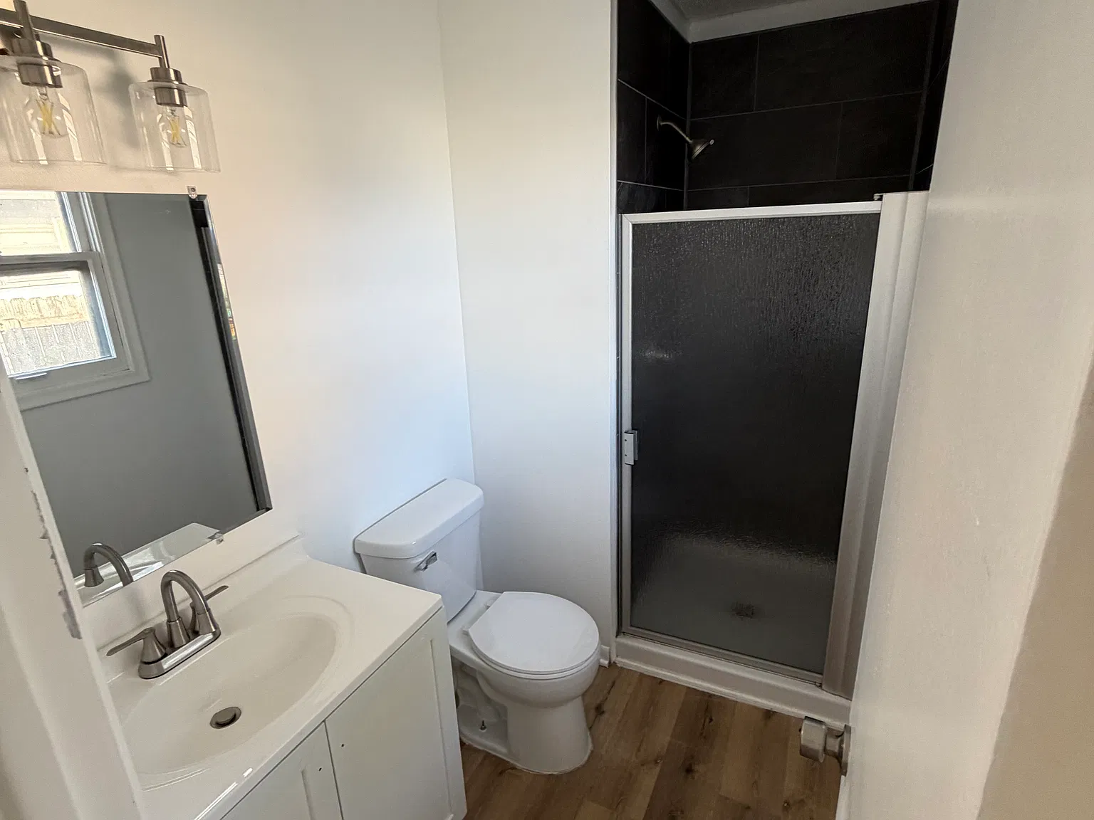 5 bed, 2010 sqft, $2,400 — Photo 4