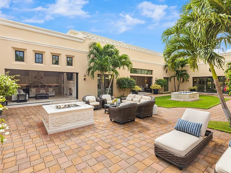 4520 Kahala Ave — Photo 1