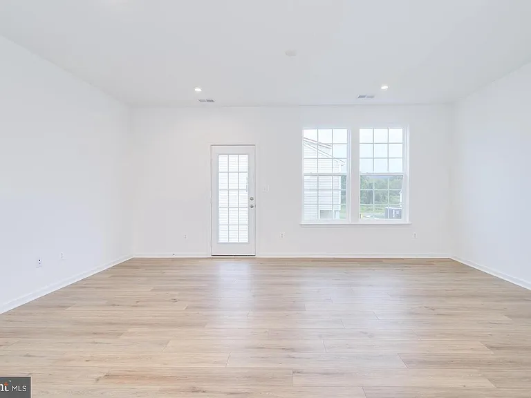 500 Tracy Way — Photo 8