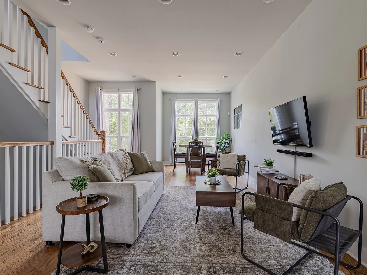 2 bed, 1601 sqft, $2,500 — Photo 2