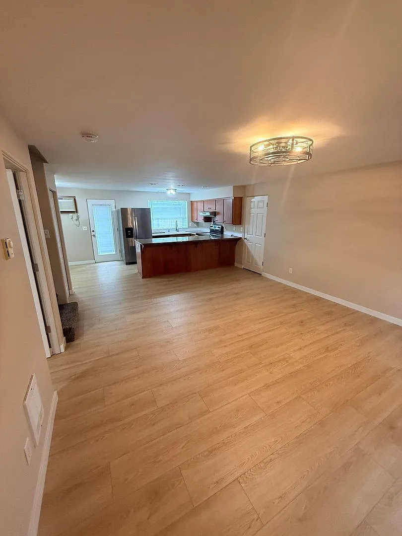 3 bed, 1.5 bath, 1344 sqft, $2,400 — Photo 3