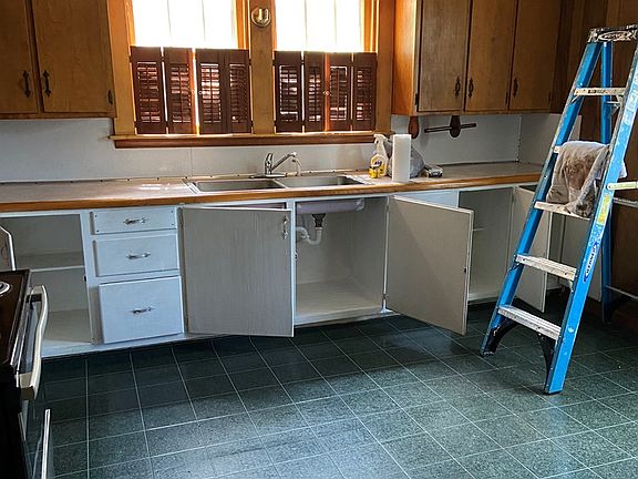 4th image of 818 Shepherd Ave