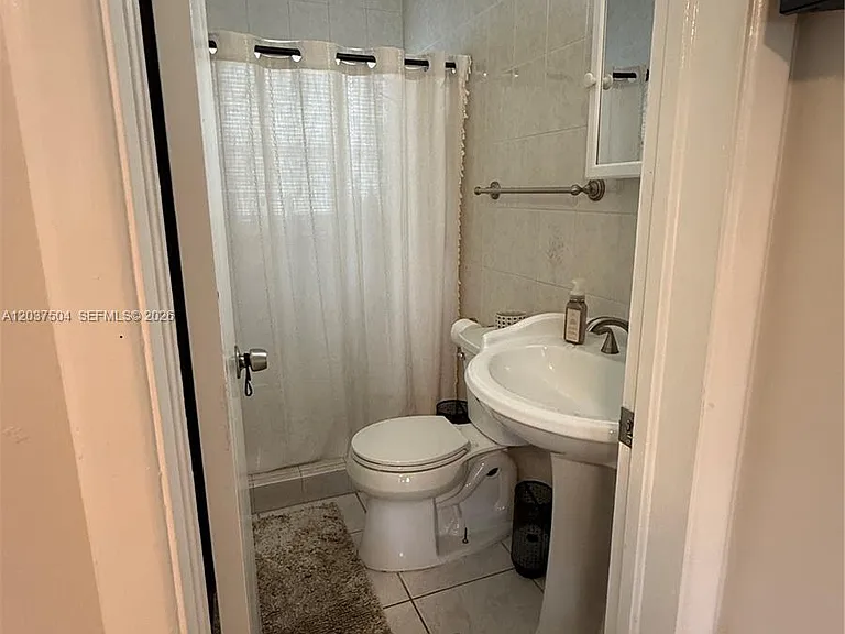 612 W Drew St #E — Photo 9