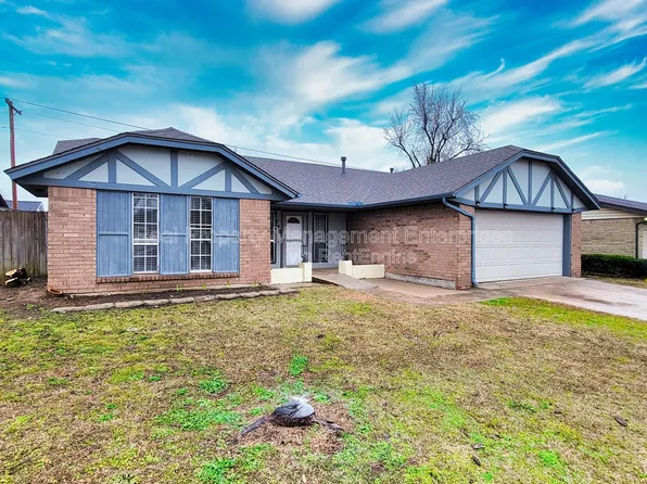 740 Royal Ln, Yukon, OK 73099