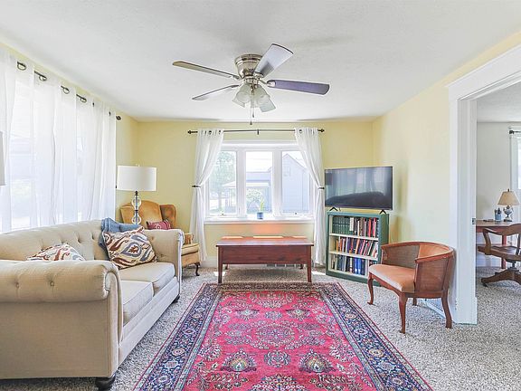 4th image of 502 W 10th St