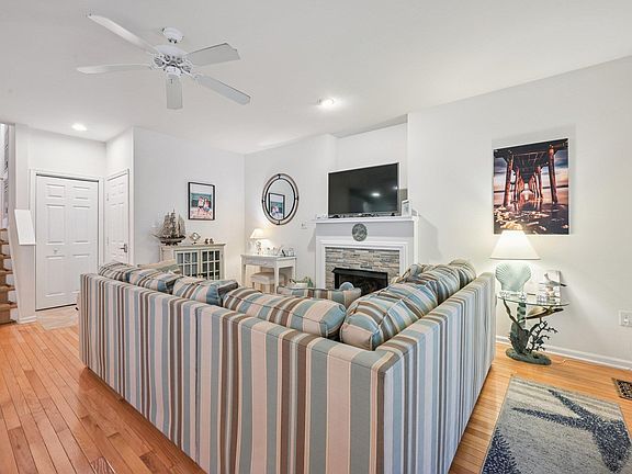 3rd image of 1537 Asbury Ave Floor 1