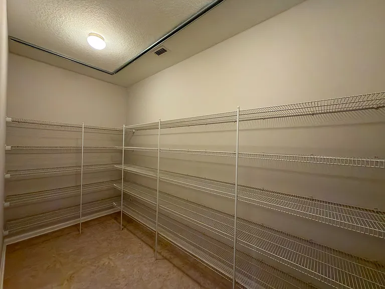 508 Howland Dr — Photo 11