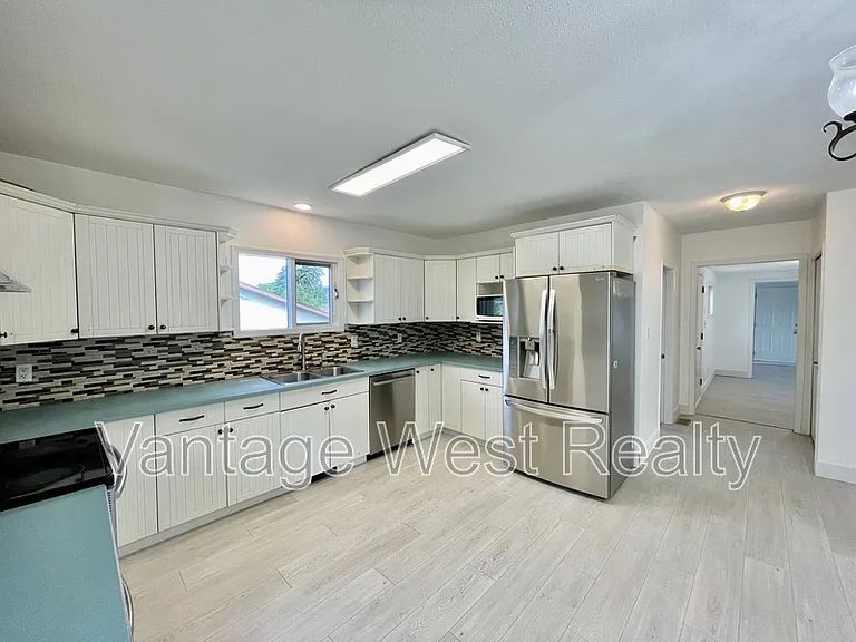 240A Wallace Rd — Photo 4