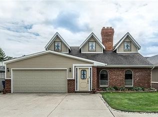 6741 Lanman Dr, Waterford, MI 48329