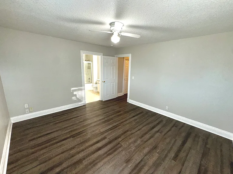 13001 NE 51st St — Photo 11