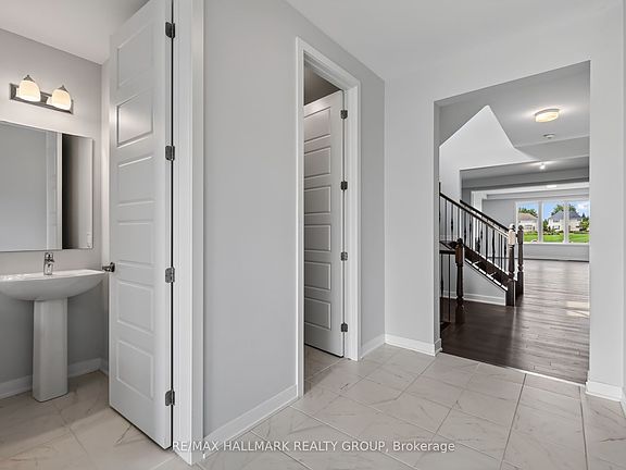 4th image of 717 Fenwick Way