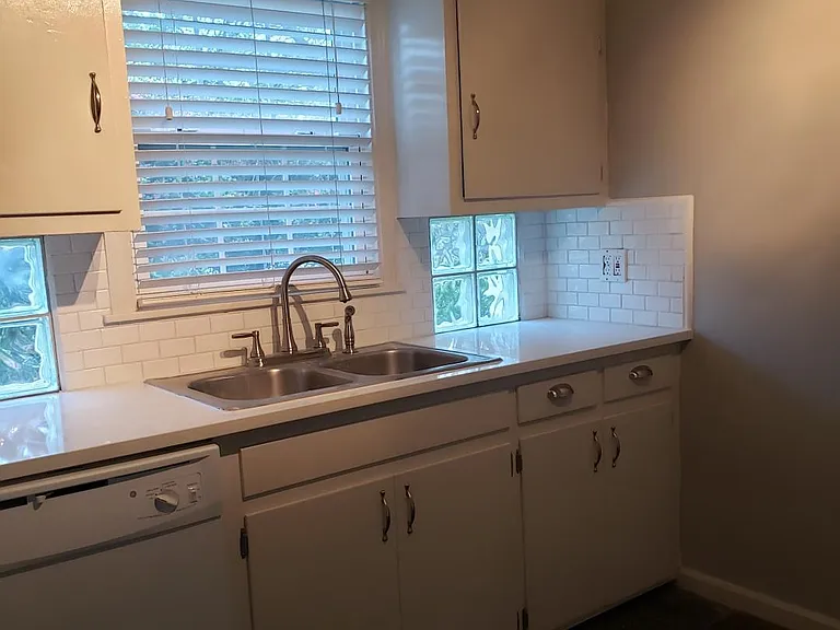 2215 Somerset Dr — Photo 23