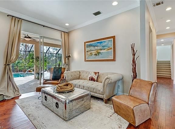 4th image of 1380 18th Ave NE