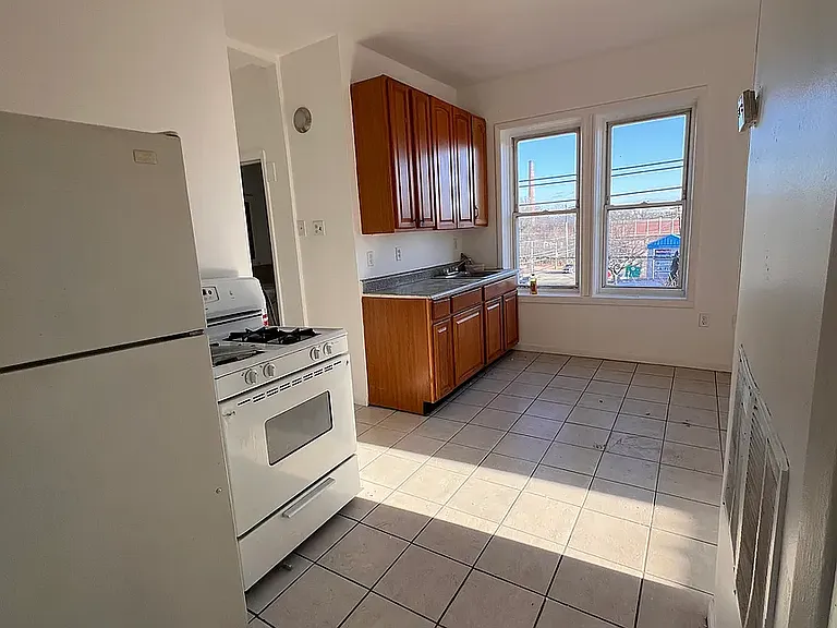 93 Ackerman Ave #5C — Photo 1
