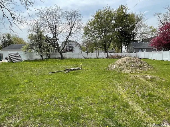 306 E Elza Ave, Hazel Park, MI 48030