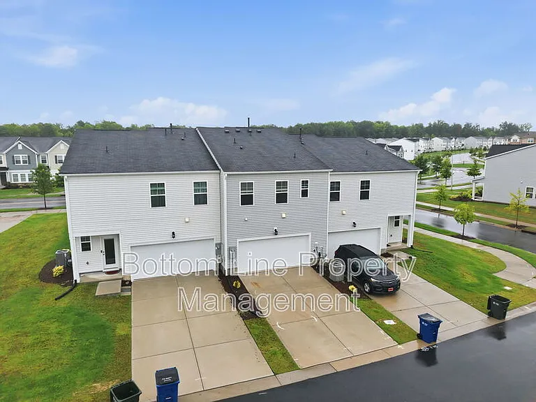 2312 Kasota Ln — Photo 14
