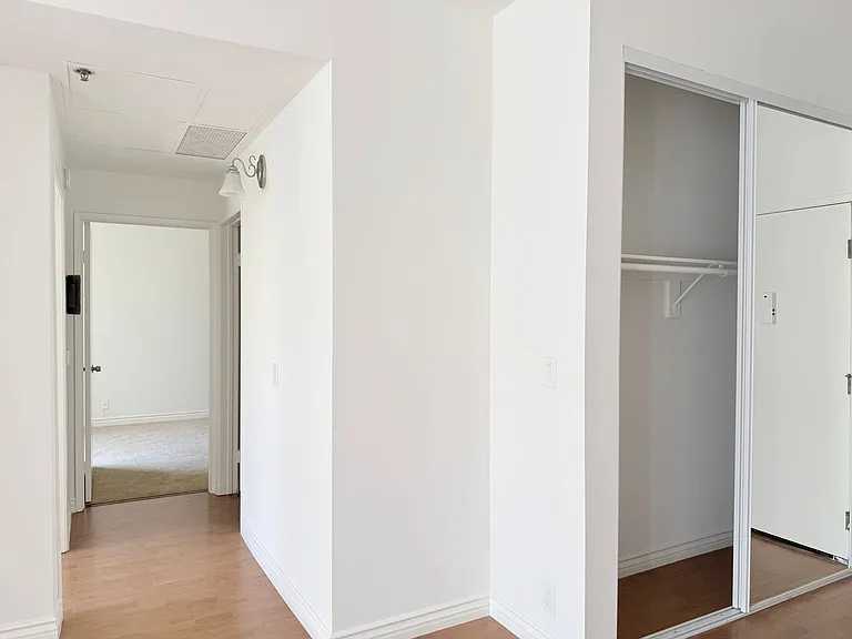 Perfectly situated 2 bedroom and 2 bathroom ! — Photo 19