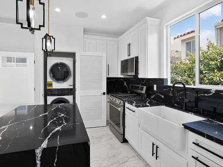 2219 Belmont Ln — Photo 24
