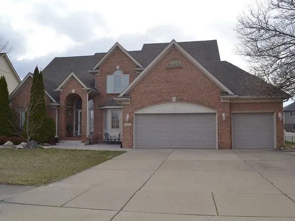 53601 Hubs Ln, Chesterfield, MI 48051