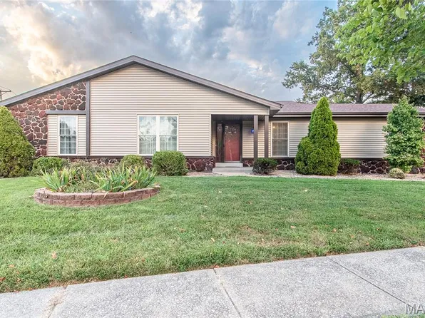5185 Bryncastle Pl, Saint Louis, MO 63128