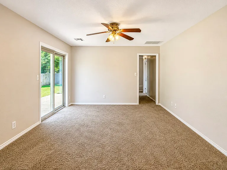 205 Fox Run Cir — Photo 4