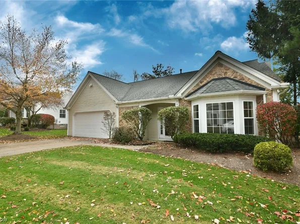 141 Stonebrooke Oval, Chagrin Falls, OH 44022