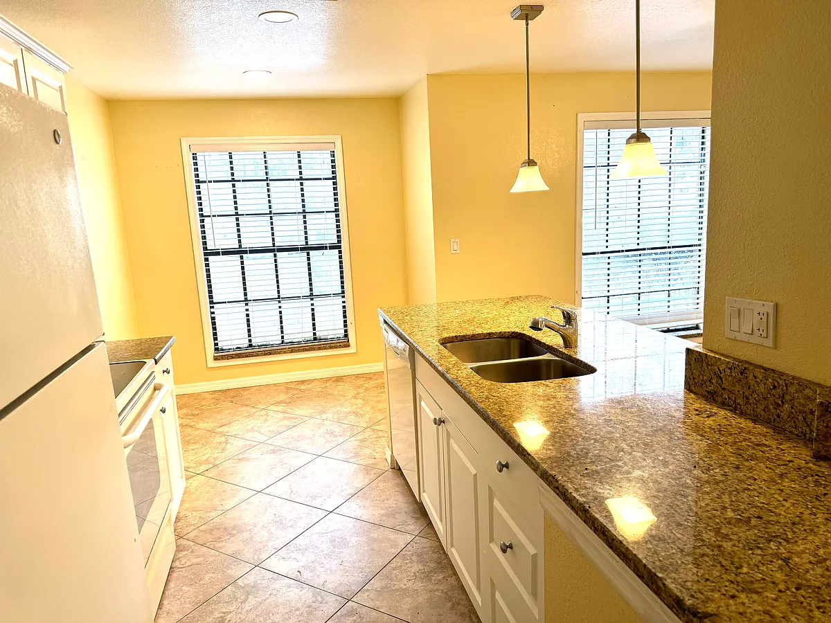 Building Photo - 8647 Mallard Reserve Dr #102