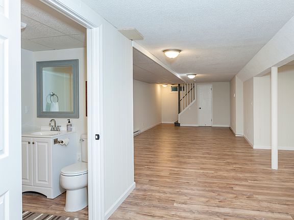 Basement level-bath/laundry