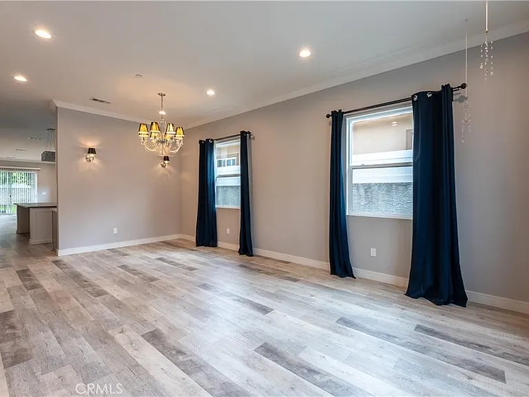 6940 Peach Ave — Photo 7