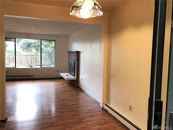 5th image of 14038 35th Ave NE