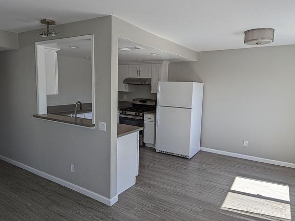 2nd image of 15 S El Molino St APT D