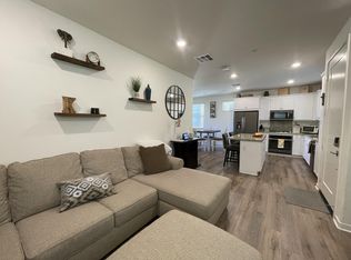 894 Mango Ct, Upland, CA 91786