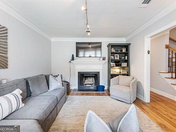 4th image of 81 Mount Vernon Cir
