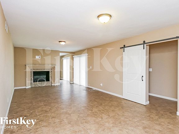 3rd image of 4716 S Kenwood Ln