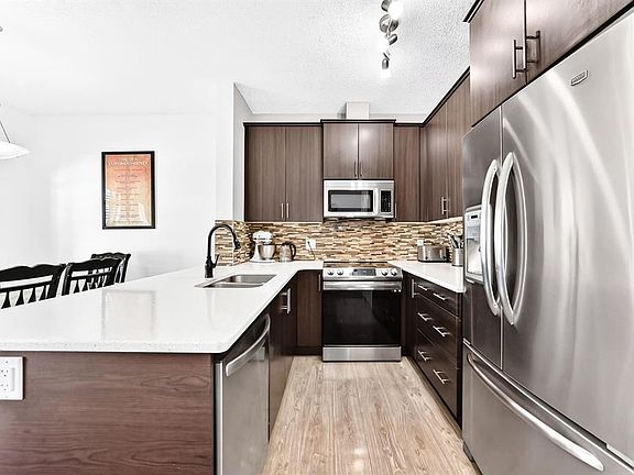 5th image of 337 W Copperpond Lndg SE
