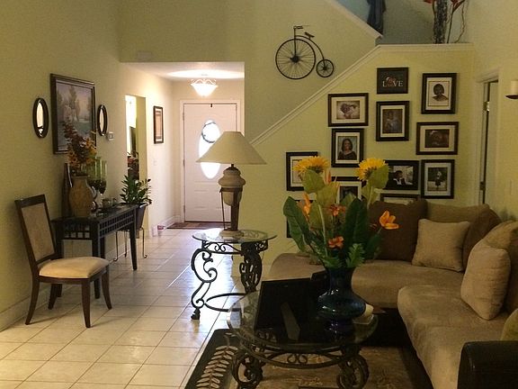 4th image of 208 Sandalwood Dr