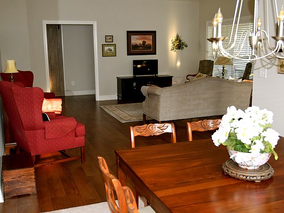 5th image of 1221 Saint Andrews Dr