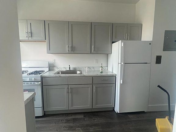 4th image of 150 W 195th St APT 4E