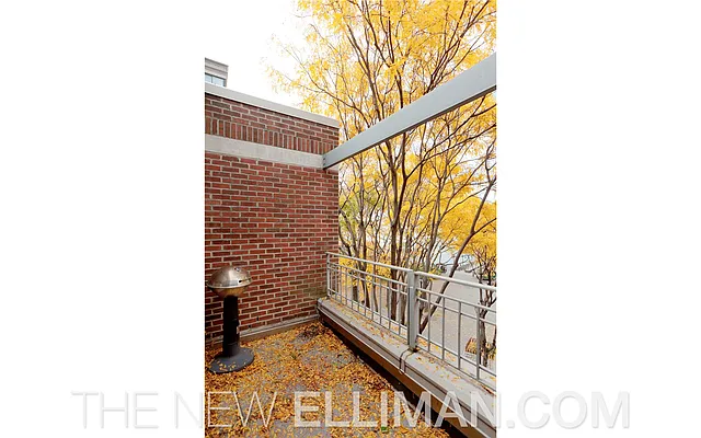 Sold by Douglas Elliman | media 24