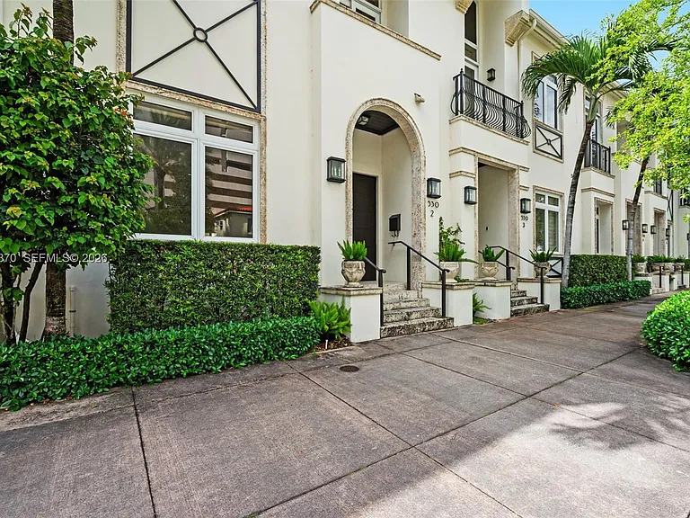 530 Valencia Ave #2 — Photo 2