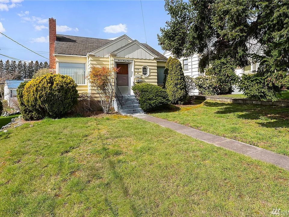 Vintage rambler with daylight basement located on an established street in the charming Manette neighborhood in East Bremerton..