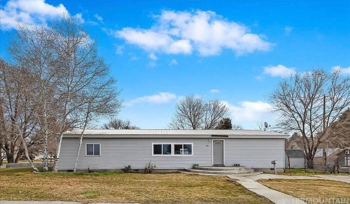 3 bed, 1560 sqft, $1,600 — Photo 1