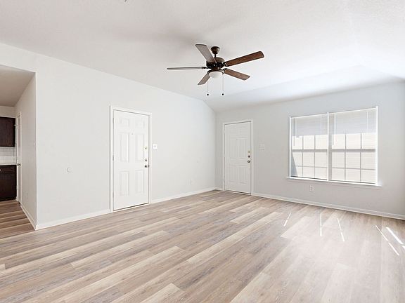 5th image of 605 E Avenue G APT A