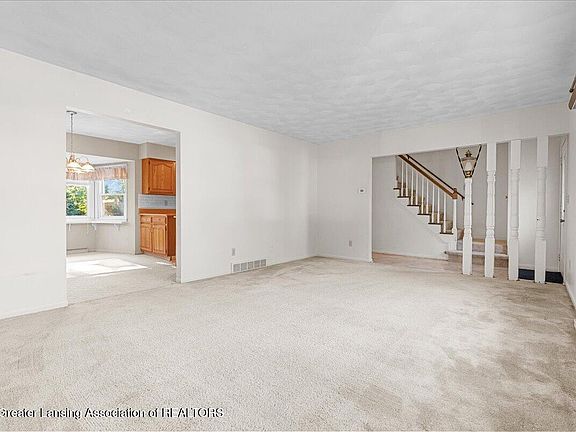 4th image of 12860 Crescent Dr