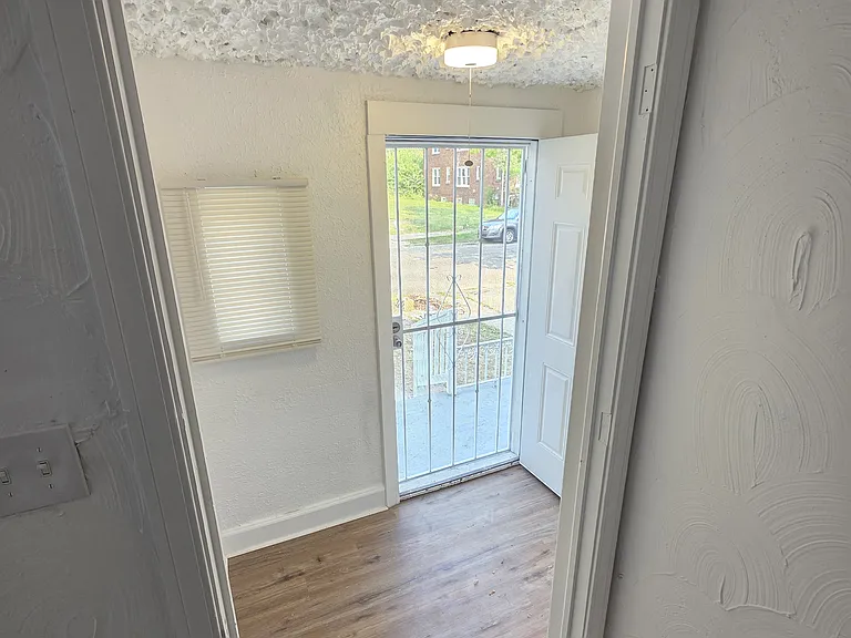 15841 Steel St — Photo 22
